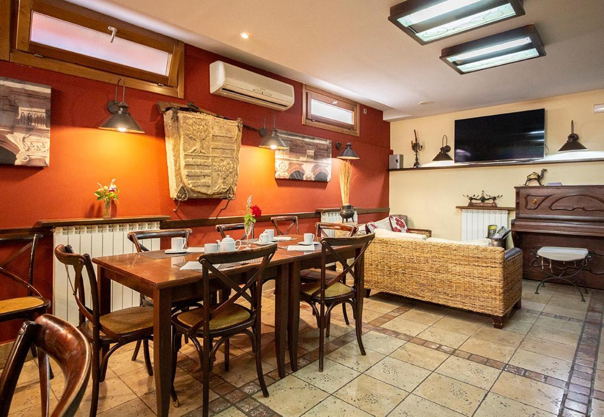 Hostal Los Canteros Golmayo Kültér fotó