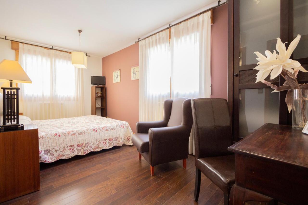 Hostal Los Canteros Golmayo Kültér fotó