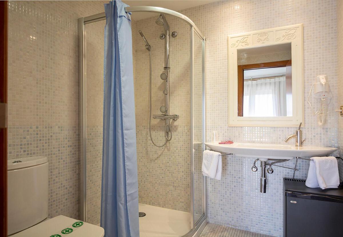 Hostal Los Canteros Golmayo Kültér fotó
