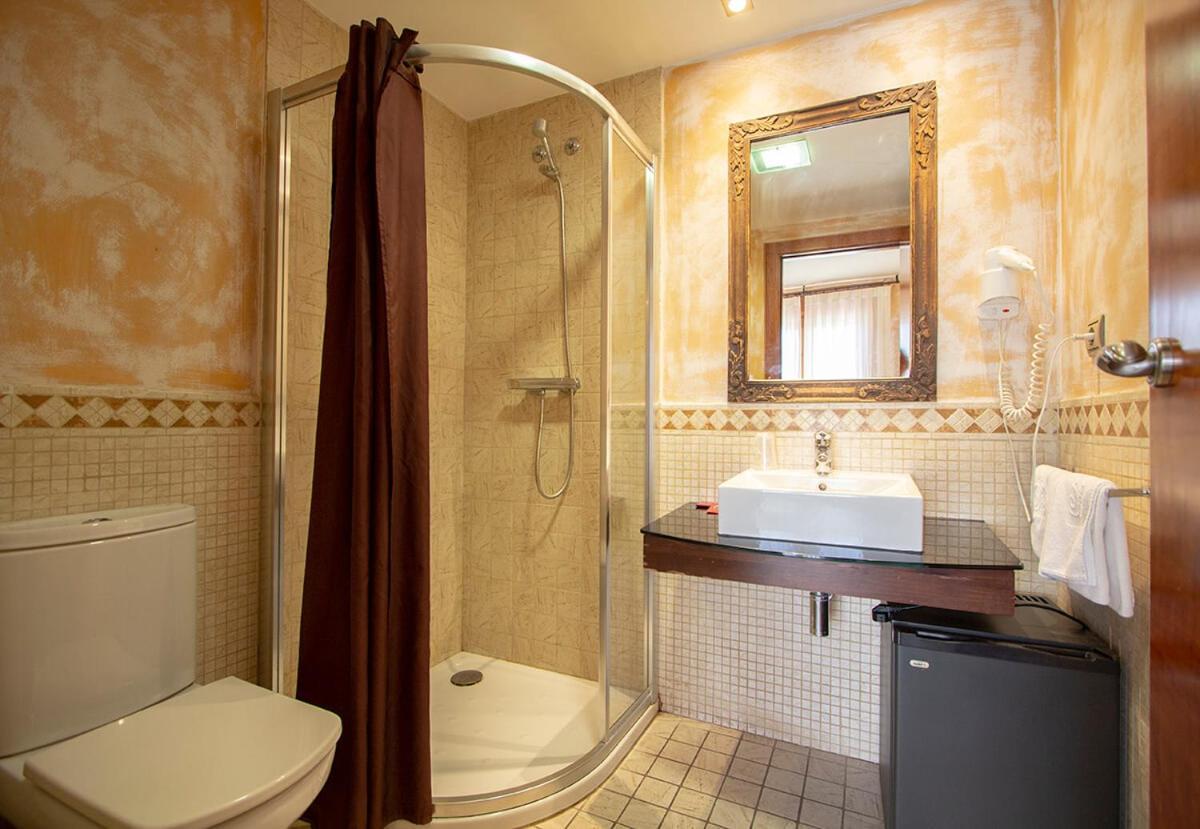 Hostal Los Canteros Golmayo Kültér fotó